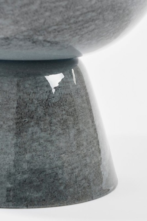 James flowerpot on standard - H28 x Ø22 cm - Metal - Gray