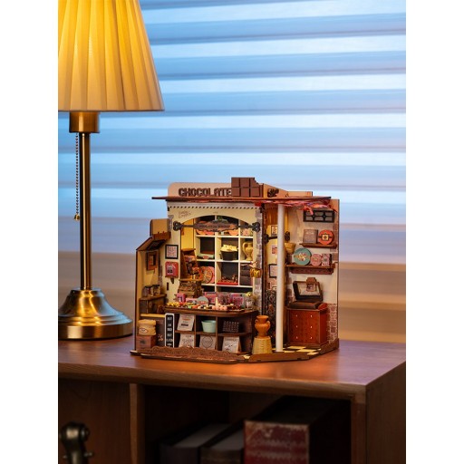 Robotime, Henry's Chocolate, DIY Miniatuurhuis, DG174, 23,5x17,5x22,0 cm
