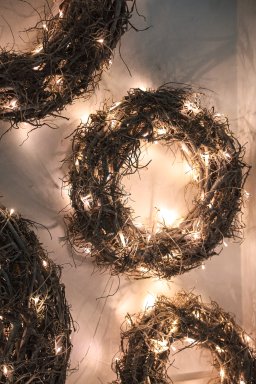 Hein White Wash Wood Wreath With LED Light M