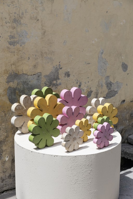 Zaniel Green Mango Wood Flower Shaped Statue L