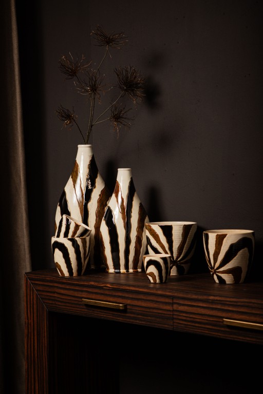 Evelin Dark Brown Oval Ceramic Vase With Lines L