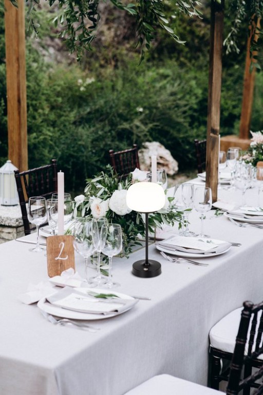 LED battery/ table lamp "Pina" 30 cm high, made of metal (black) and glass (white), integrated LEDs, warm white