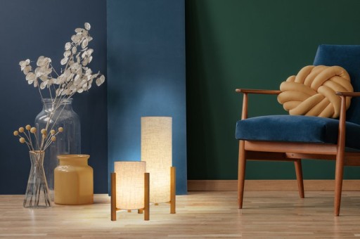 Tischleuchte "MATILDA" klassische Tischlampe mit natürlicher Ausstrahlung durch Holz und Stoffschirm, E27 Fassung, 52 cm hoch