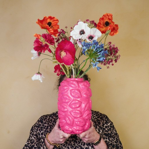 Vaas - Kisses - Keramiek - Neon Roze - 17x17x27cm