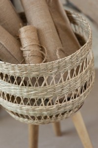 J-Line set of 3 baskets on tripod - seagrass - natural