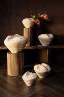 Dangelo Cream Ceramic Irregular Vase M | Koraalvormige Keramieken Vaas in Natuursteen Look (29x29x22 cm)