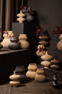 Halta Black Oval Ceramic Bulby Vase Ribbed M