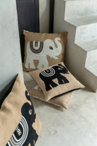 J-Line cushion Elephant - textile - natural/black - large