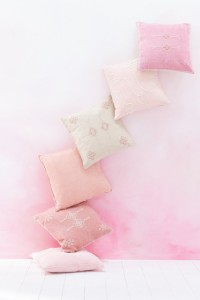 J-Line cushion Diamonds + Arrows - cotton - pink