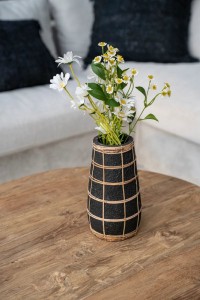 The Cutie Vase - Black Natural - L