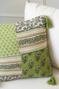 J-Line cushion Flowers + Tassels - cotton - green