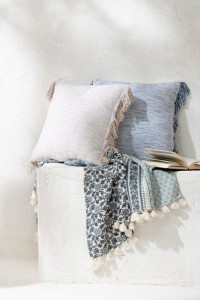 J-Line cushion Two-tone Fabric + Fringes - cotton - white/blue