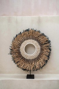 The Mojo Raffia On Stand - Natural Black - L