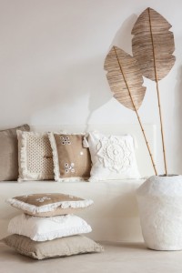 J-Line cushion Flower And Tassels - cotton - white