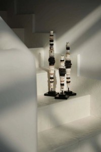 The Money Shell on Stand - Black White - M