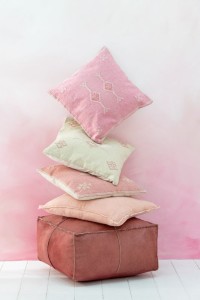 J-Line cushion Diamonds + Arrows - cotton - peach/pink