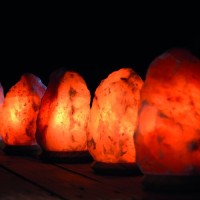 Himalaya Salt Dreams Zoutlamp met Houtenvoet, 42440, ca25-30 kg, Oranje
