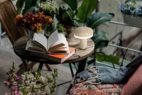 Cordless table light "Pilu", 16.5 cm high, above Ø of 15 cm, metal in the color frost allmond, white plastic, integrated LEDs, 280 lumens, dimmable by touch sensor, warm white