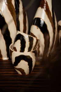 Evelin Dark Brown Round Ceramic Pot With Lines M